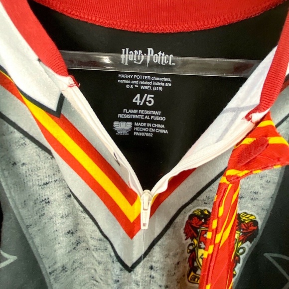 NWT Harry Potter Hogwarts Gryffindor Onesie 4/5 - Picture 3 of 4